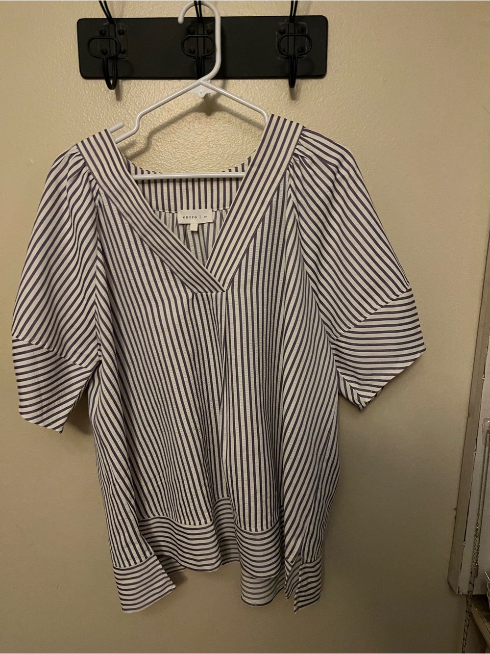 Entro Vertical Striped V-Neck Short Sleeve Top in Lavender and White
